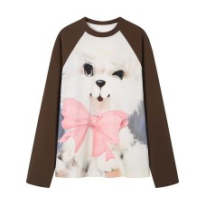 キャラクター風で愛らしい犬の柄の、丸首のインサート袖のTシャツ